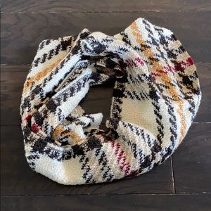 BRAND NEW—Checked Pattern Infinity Scarf